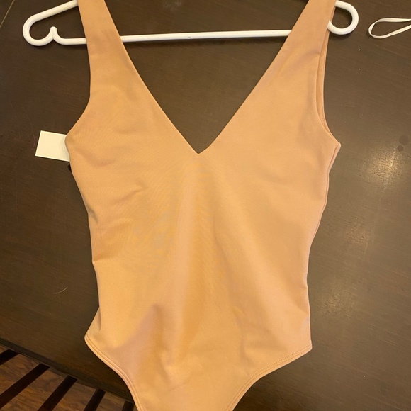 Aritzia Babaton V Contour Bodysuit - Picture 2 of 3